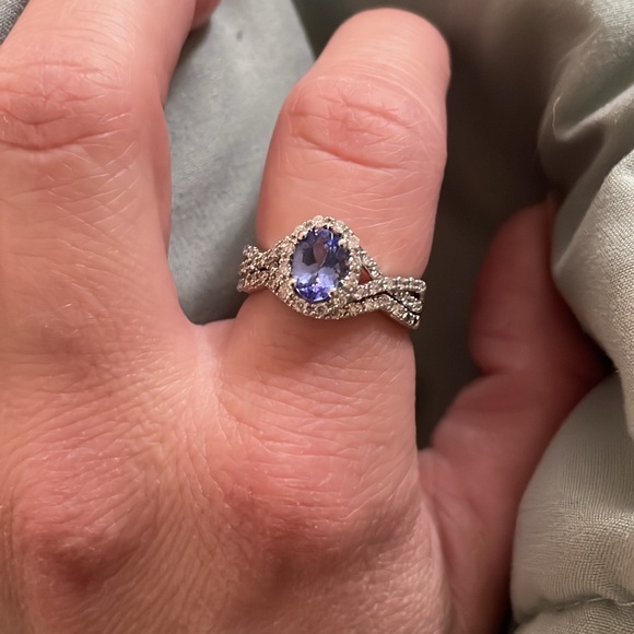 Jewelry - Size 7 10k gold tanzanite ring set! New never worn!